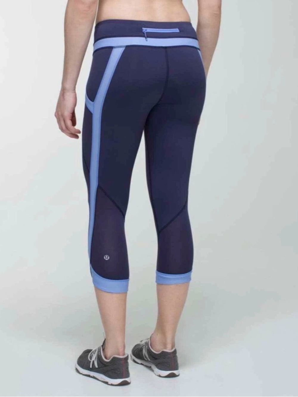 Lululemon Chase Me Crop II Size 6